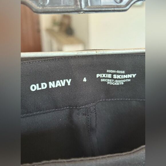Old Navy Black High Rise Pixie Skinny Chino Dress Pant Size 4 - Picture 9 of 10